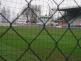 Fotbalový stadion JN skrz ochrannou síť