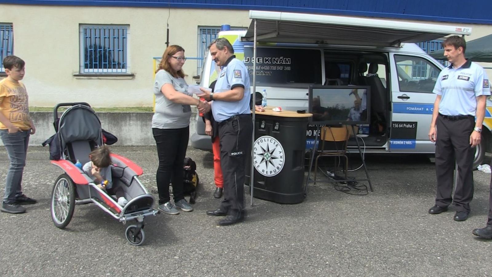 "Přes bariéry s policií" Benešov