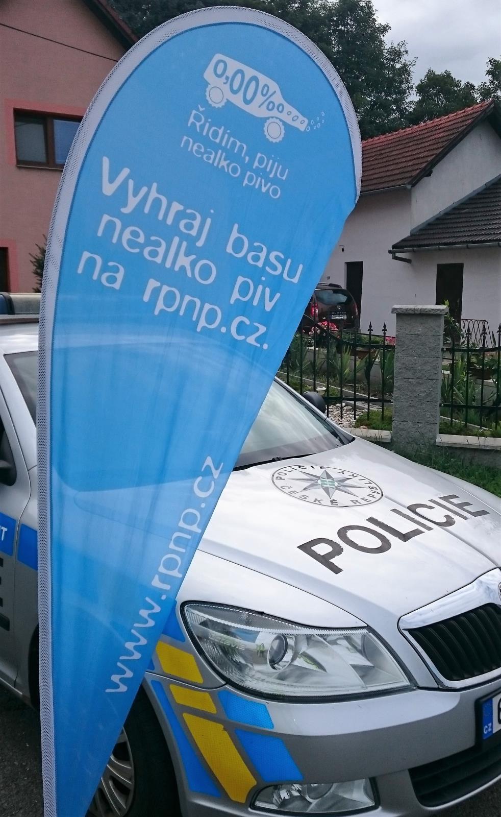 Řídím, piju nealko pivo - foto č. 1