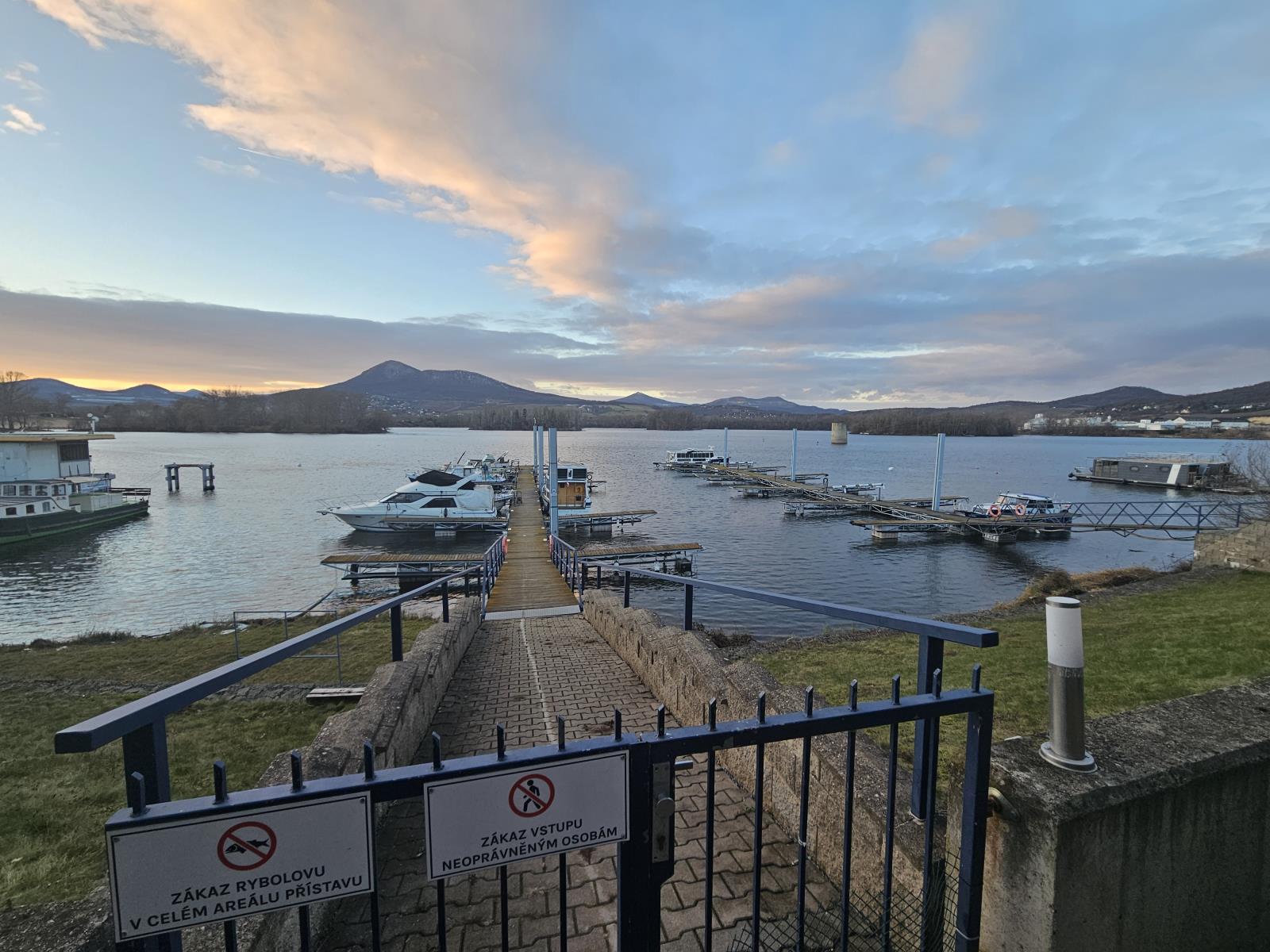 Žernoseké jezero Marina