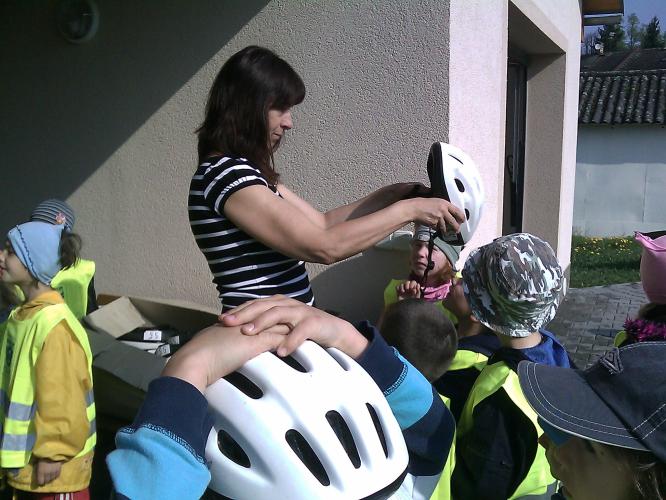 ... přilba je nezbytná pro naše bezpečí