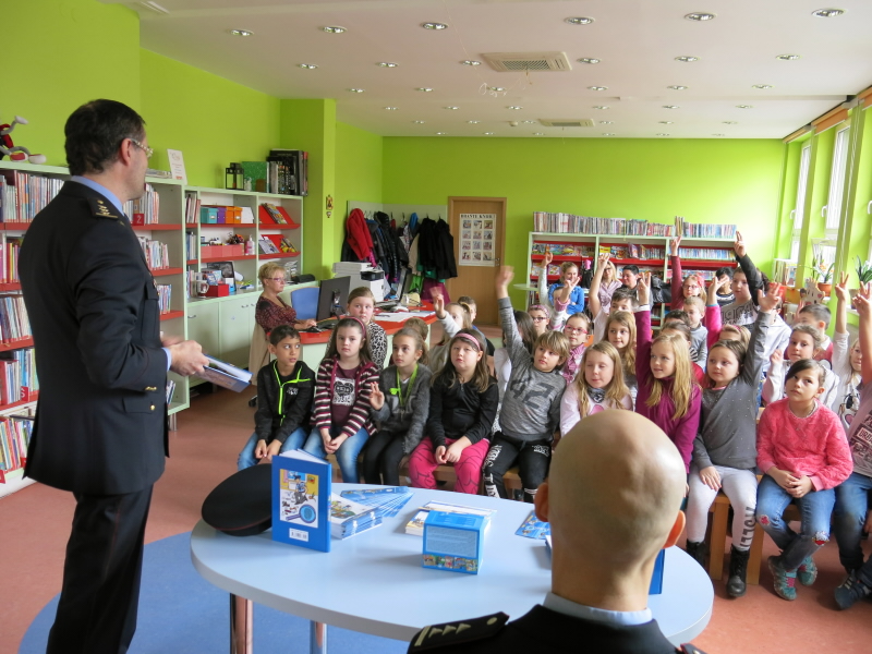 06. Karvinské čtení dětem.JPG