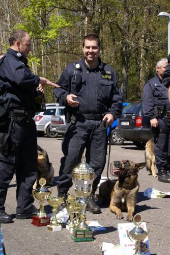 07 blahopřání vítězi od kolegů