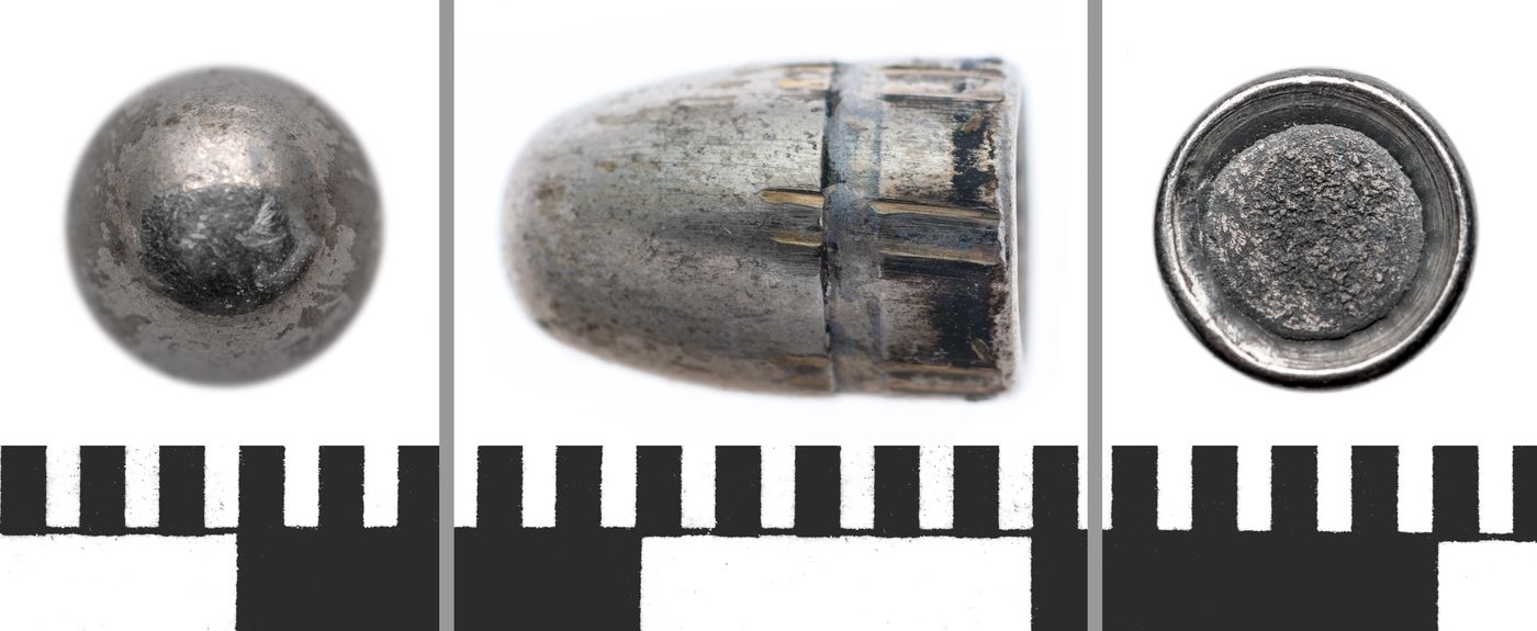 08 Pohled na střelu ráže 7,65 mm Browning, která byla nalezena na místě události