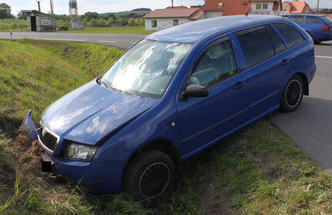 1 8.7. k.o. Višňová, nezvládnutí odbočovacího manévru, škoda 30 tisíc korun.JPG