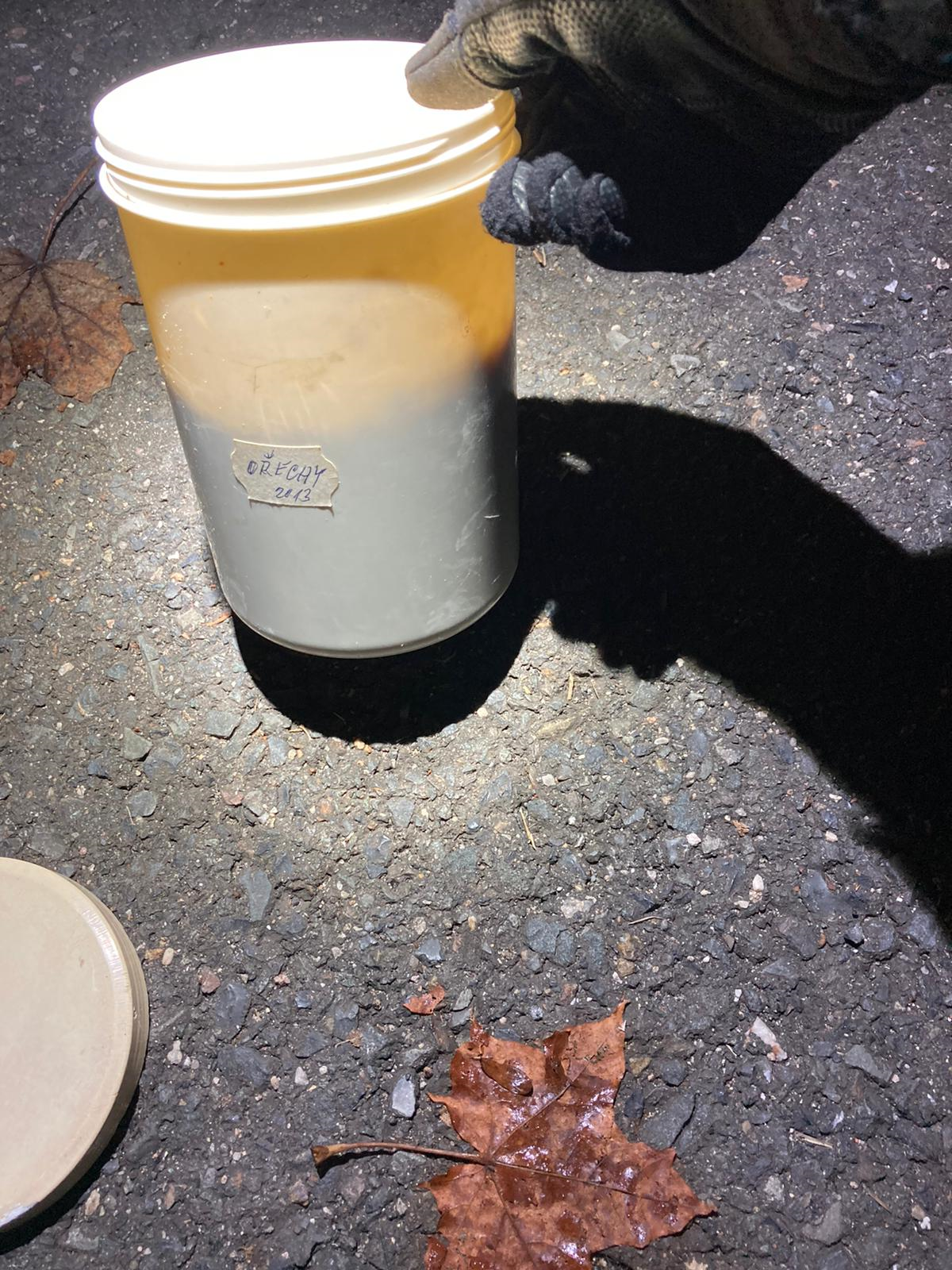 1 Dóza s pervitinem.png