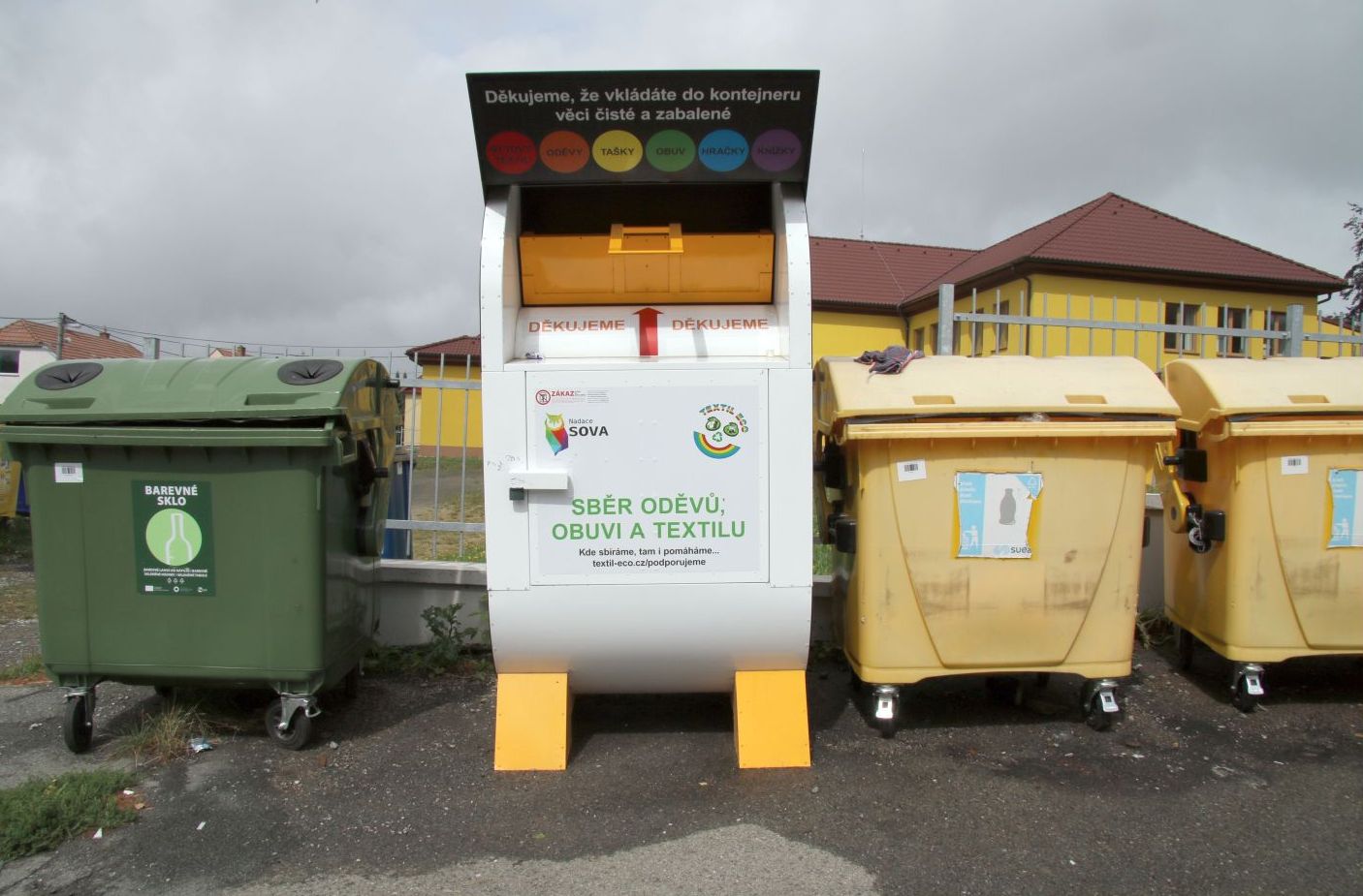 1 Kontejner na textil.jpg