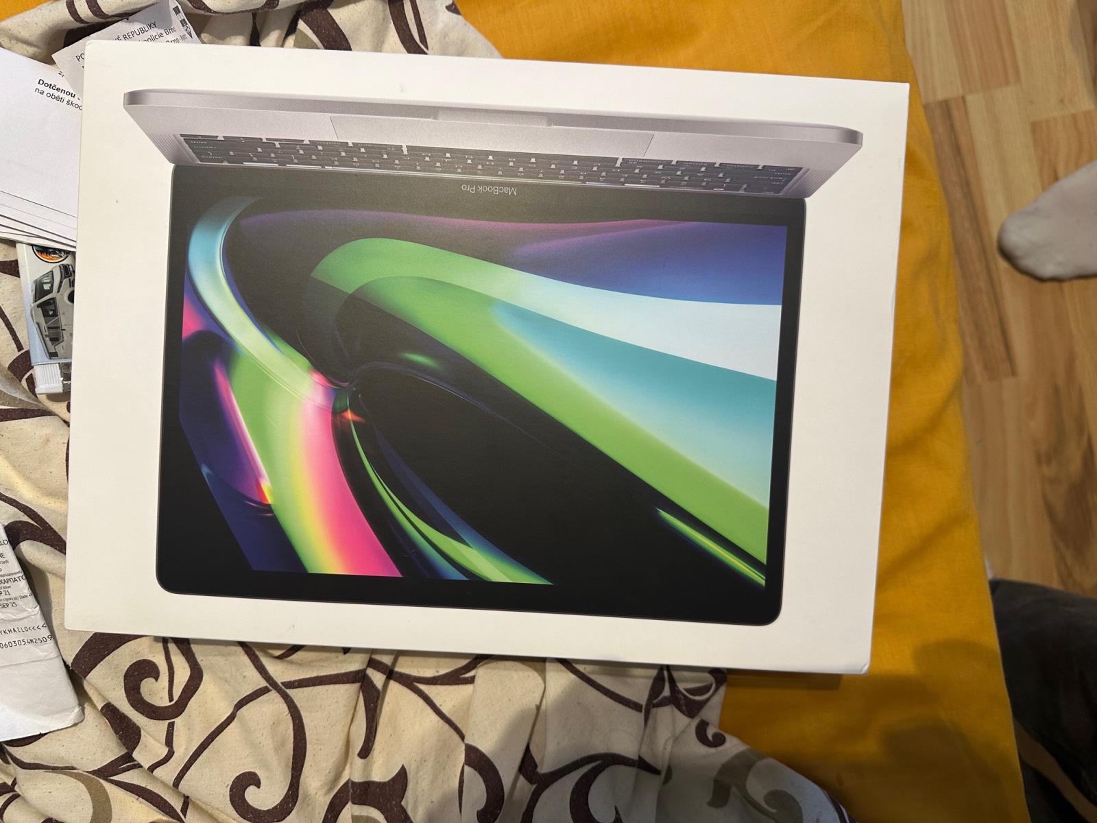 1 MacBook.jpg