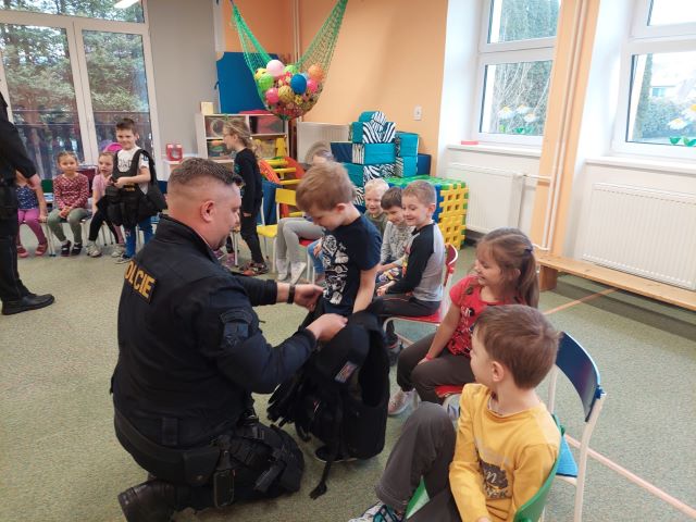 1 Návštěva policistů v MŠ (1).jpg
