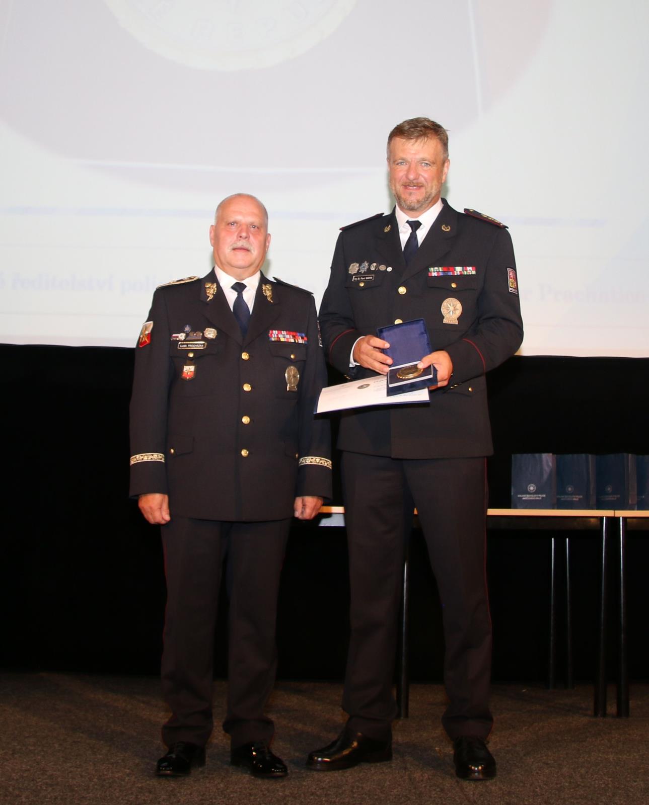 1 brig. gen. Luděk Procházka, plk. Pavel Bártík.jpg
