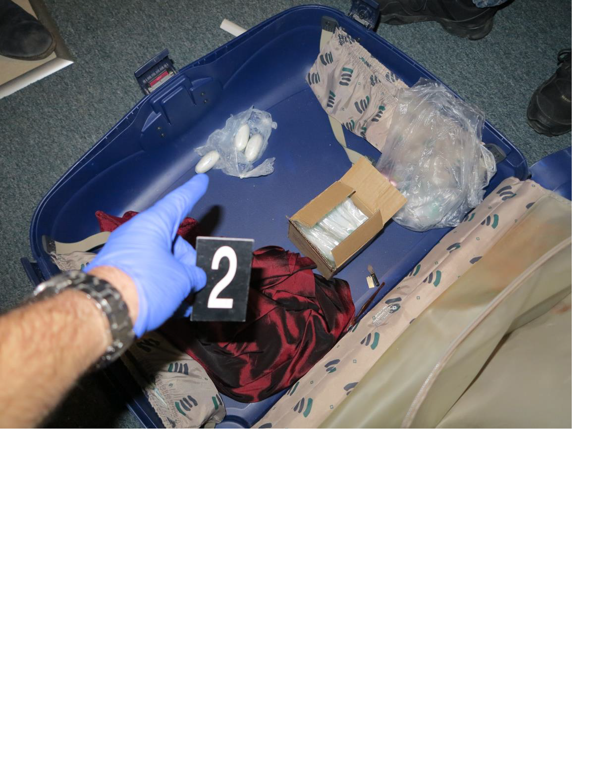 1 kokain v kufru.png
