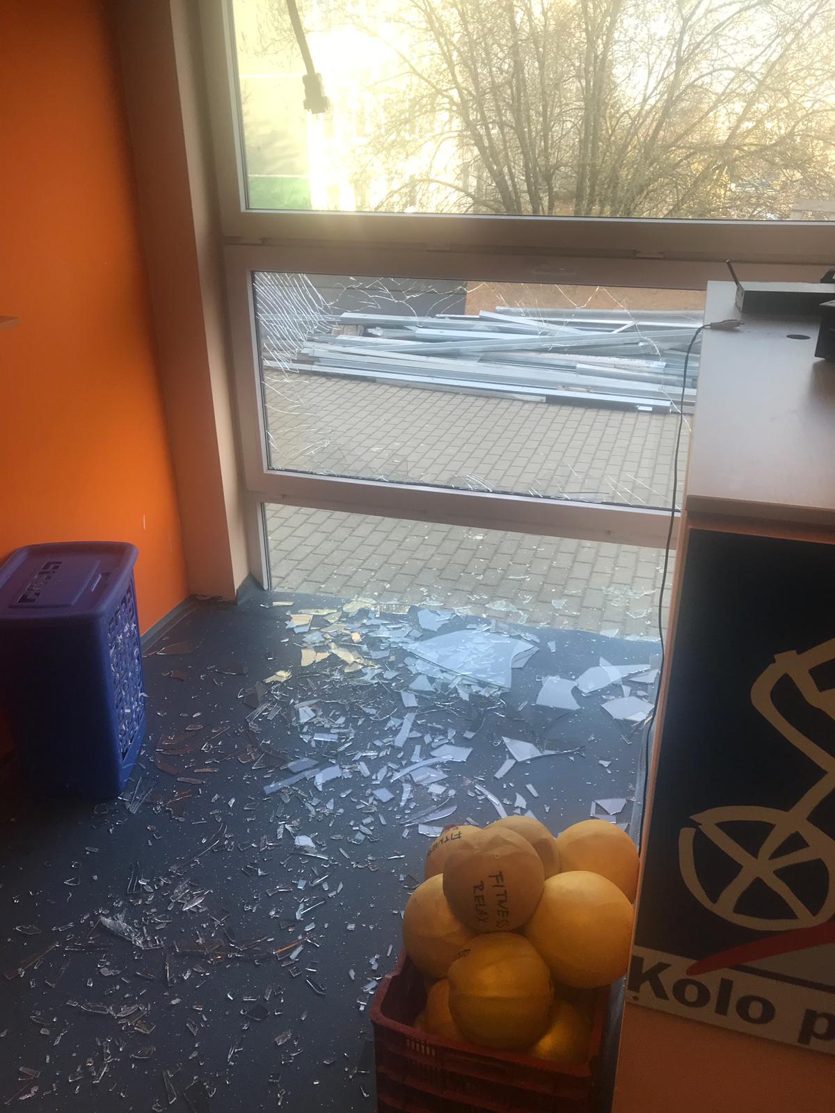 1 vykradení fitness centra (1).jpg