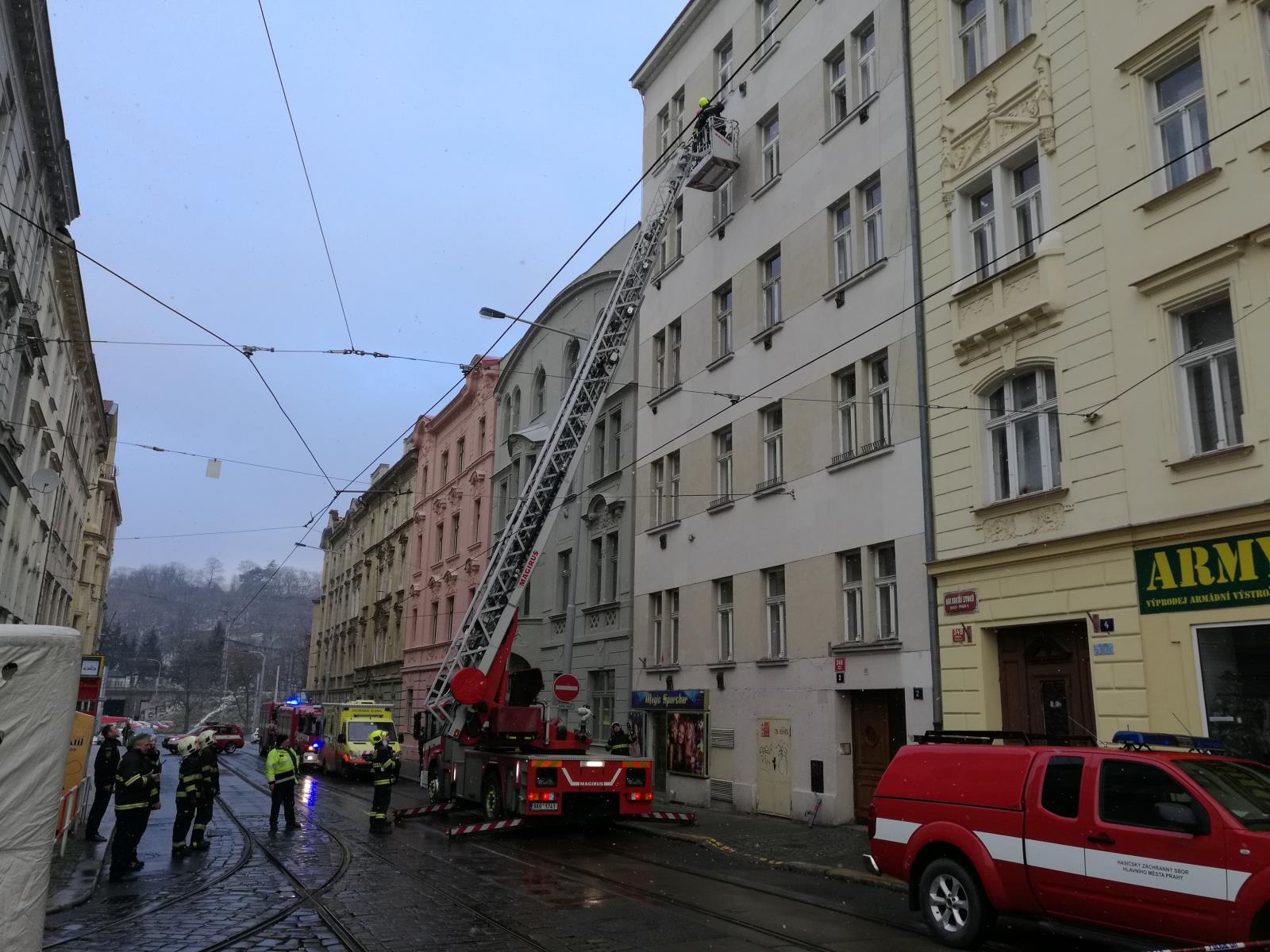 1 záchrana ženy (1).jpg