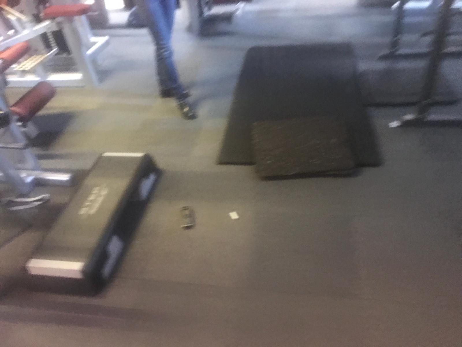 10 vykradení fitness centra (10).jpg