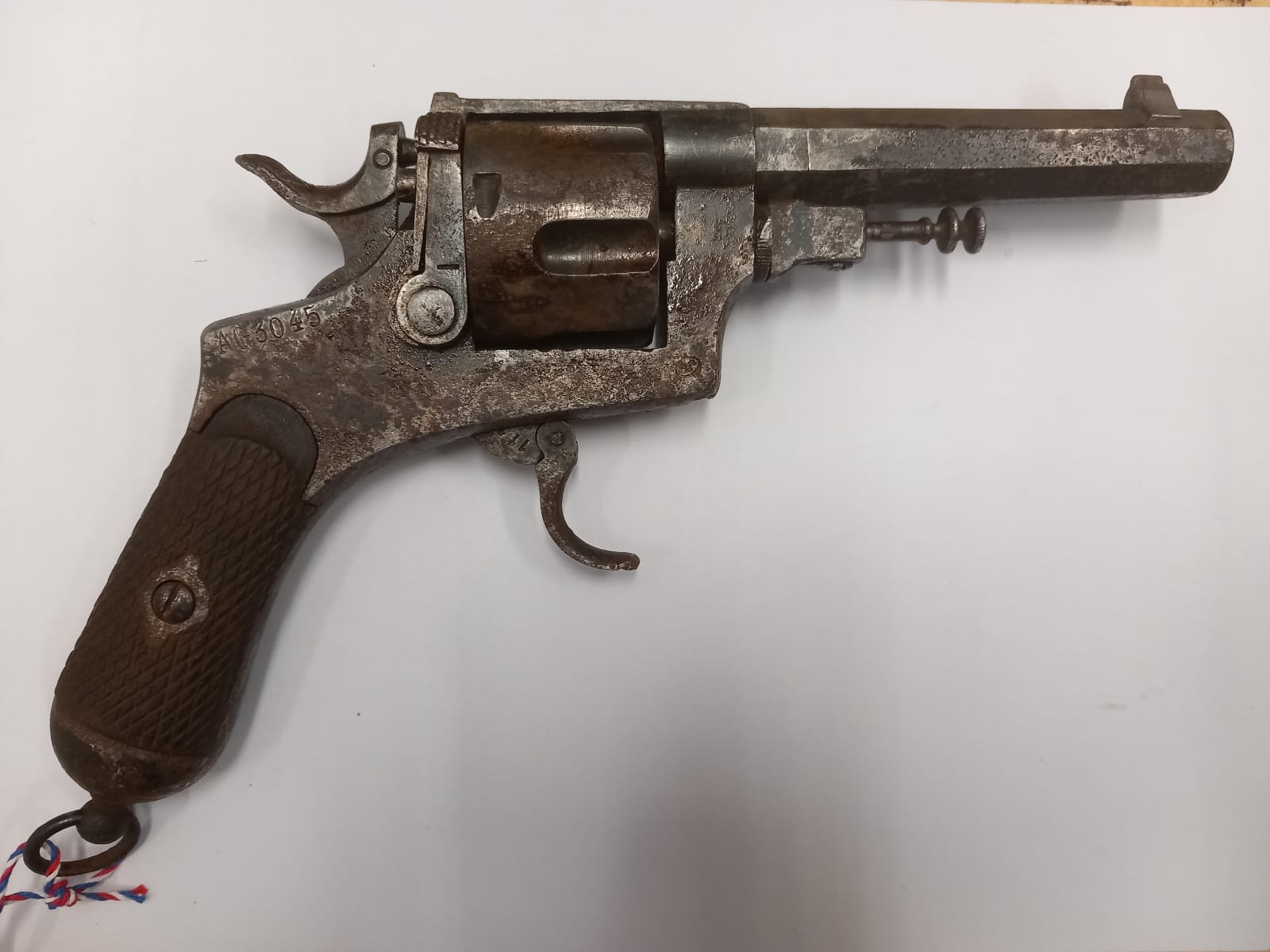 13 Italský armádní revolver model 1889, ráže 10,35 mm.jpeg