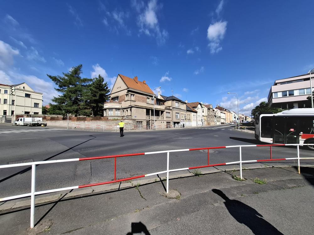 13 Řízení křižovatky policií