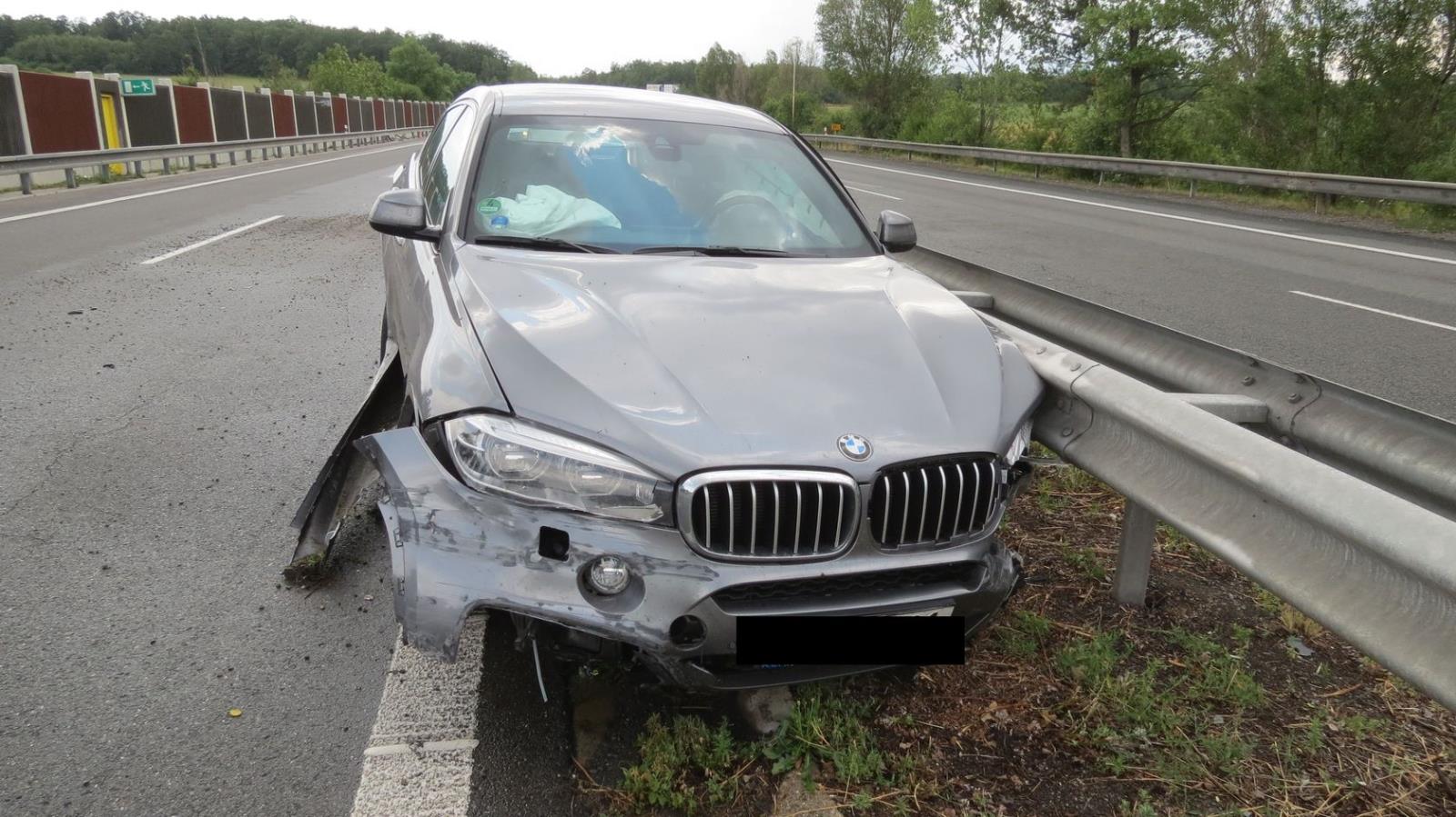 13. 7. D4, smyk na mokré vozovce, škoda 300 tisíc.JPG