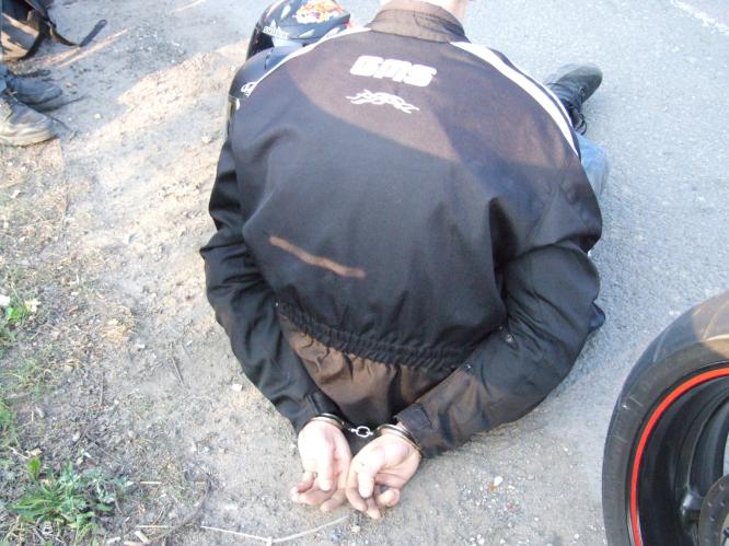 13.4. ujíždějící motocyklista 2