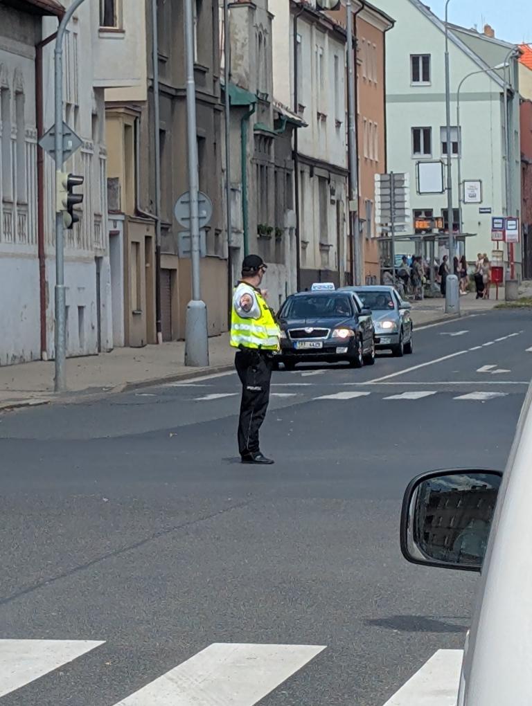 17 Řízení křižovatky policií