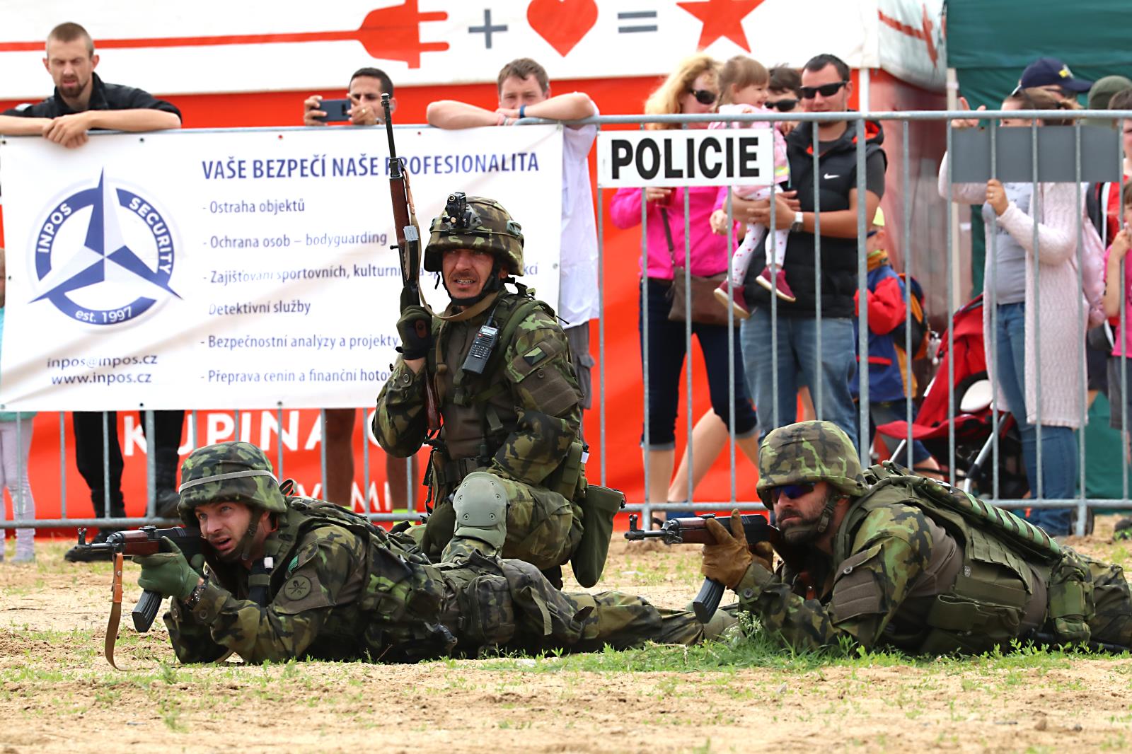 18 XII. den s policií (18).JPG