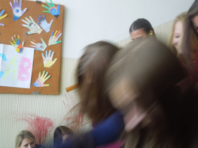 18 panika v budově