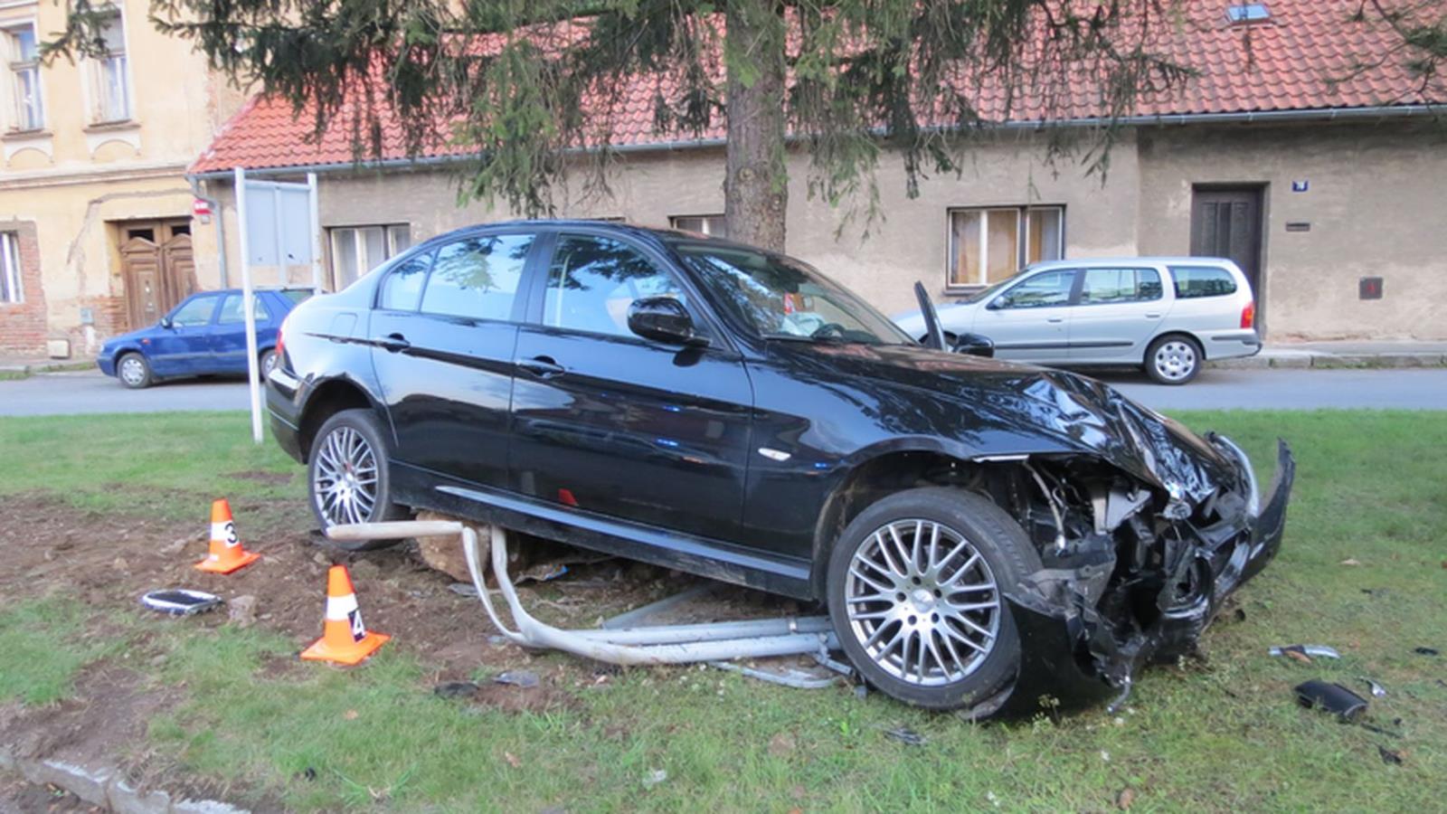 2 16.8. Nový Knín, nezvádnutí řízení, škoda 160 tisíc korun.JPG
