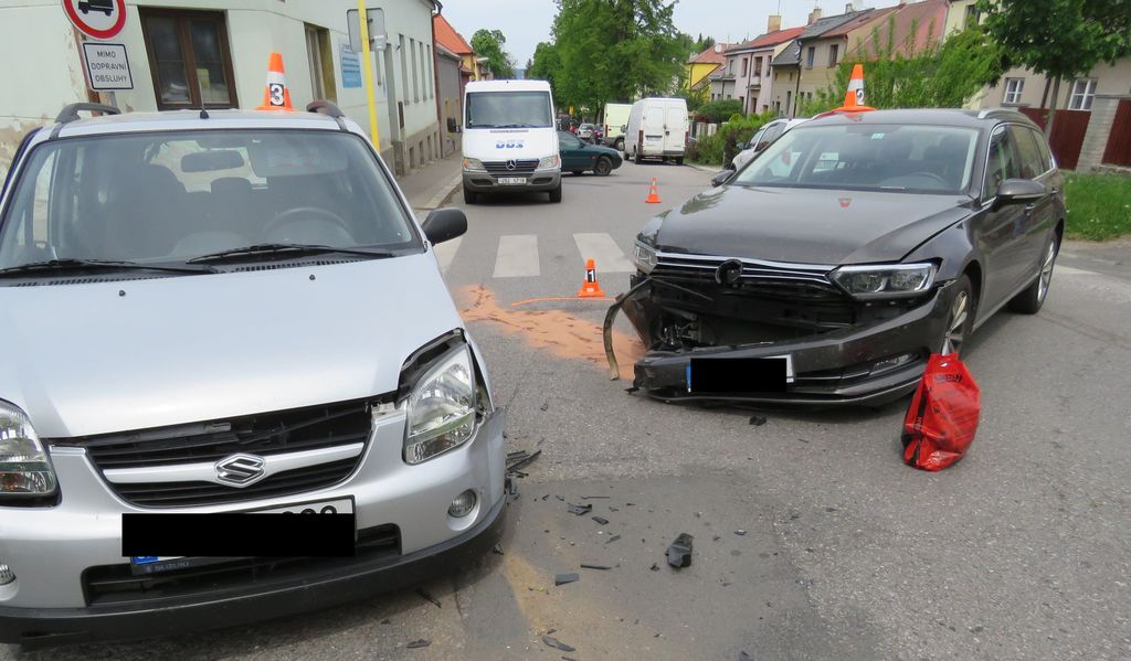 2 22.5. Příbram, nedání přednosti, 120 tisíc škoda, lehké zranění.JPG