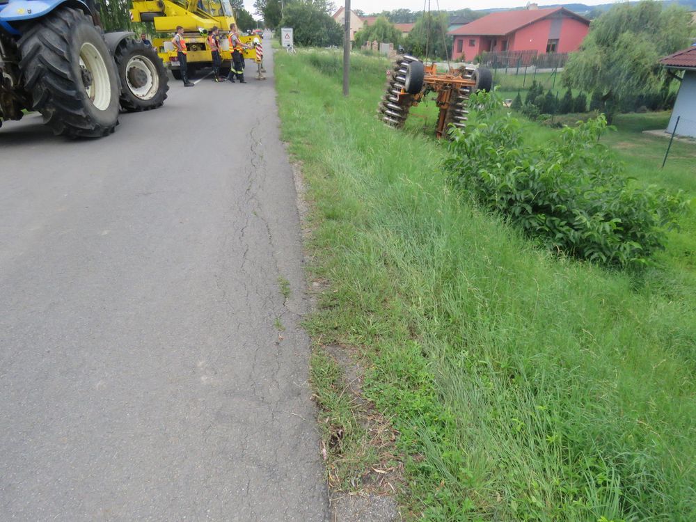 2 DN traktor 2.JPG