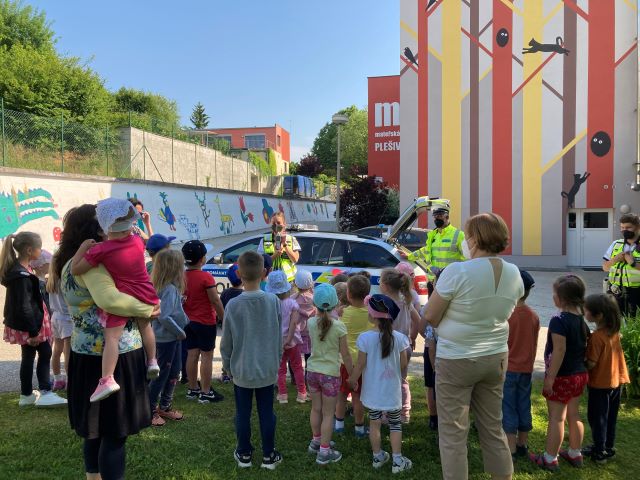 2 Dopravní policisté v MŠ (2).JPG