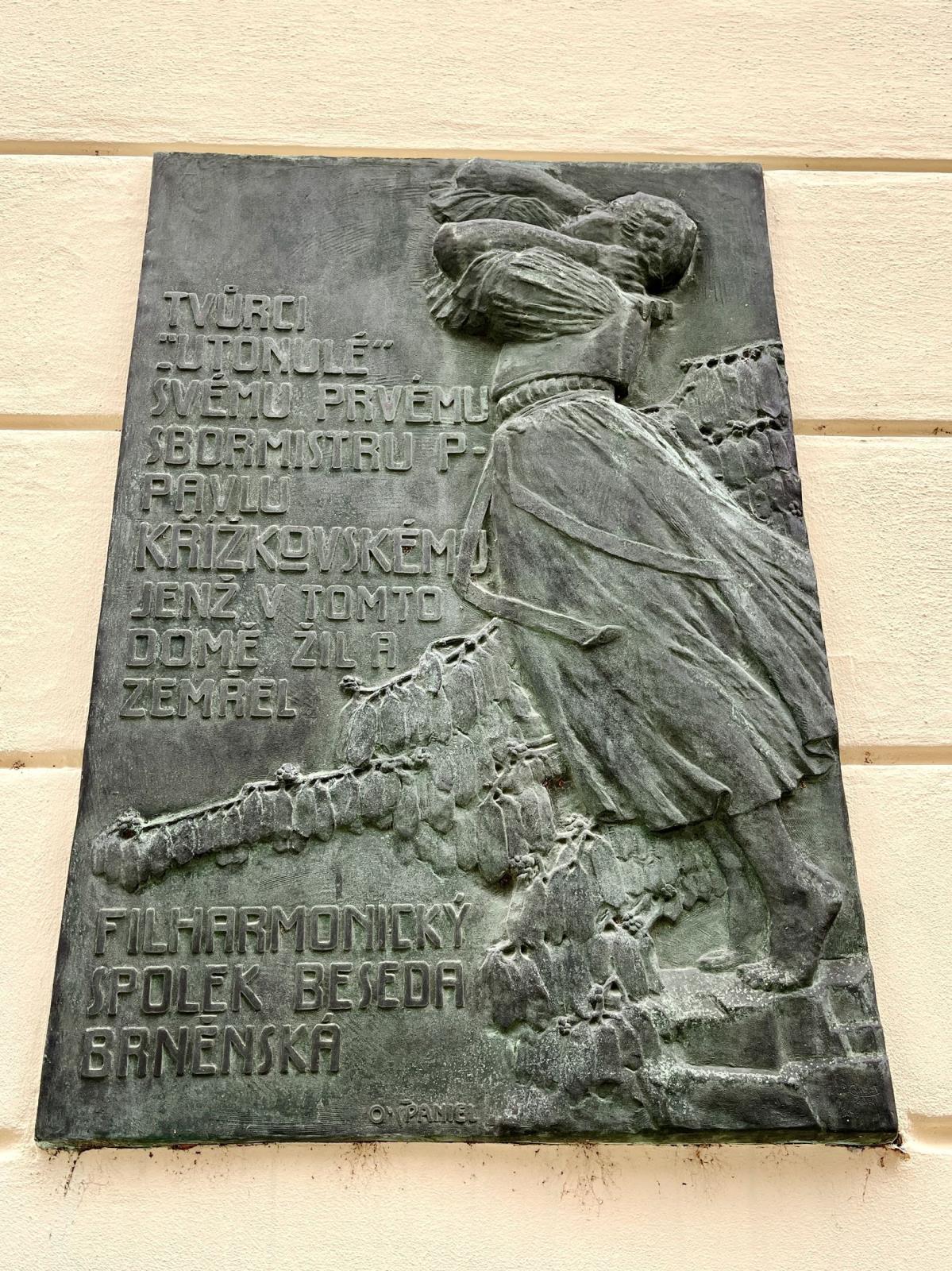 2 Odcizená pamětní deska (2).jpg