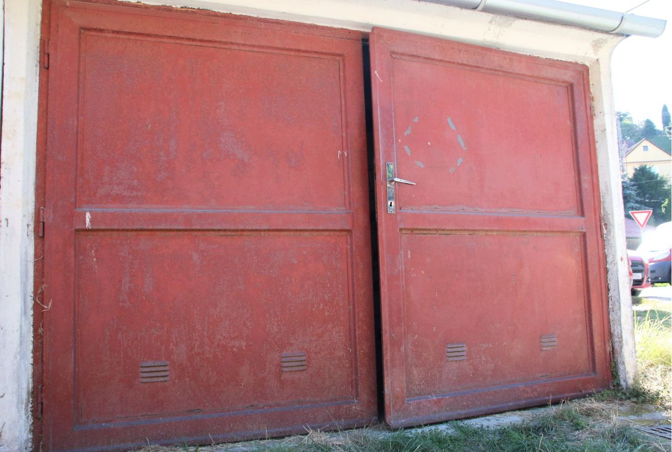 2 Poškozená garáž.jpg