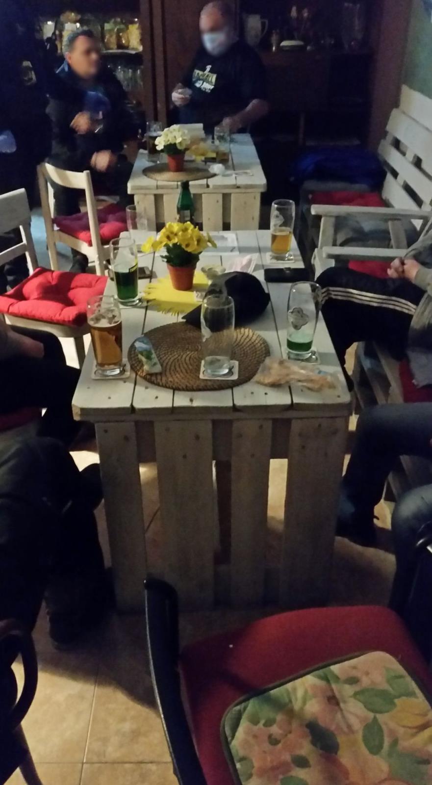 2 Vinotéka-hosté.jpg