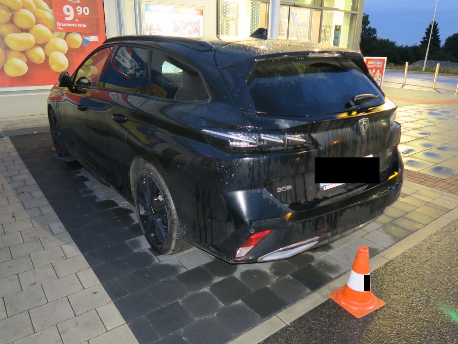 2 Vozidlo Peugeot.JPG
