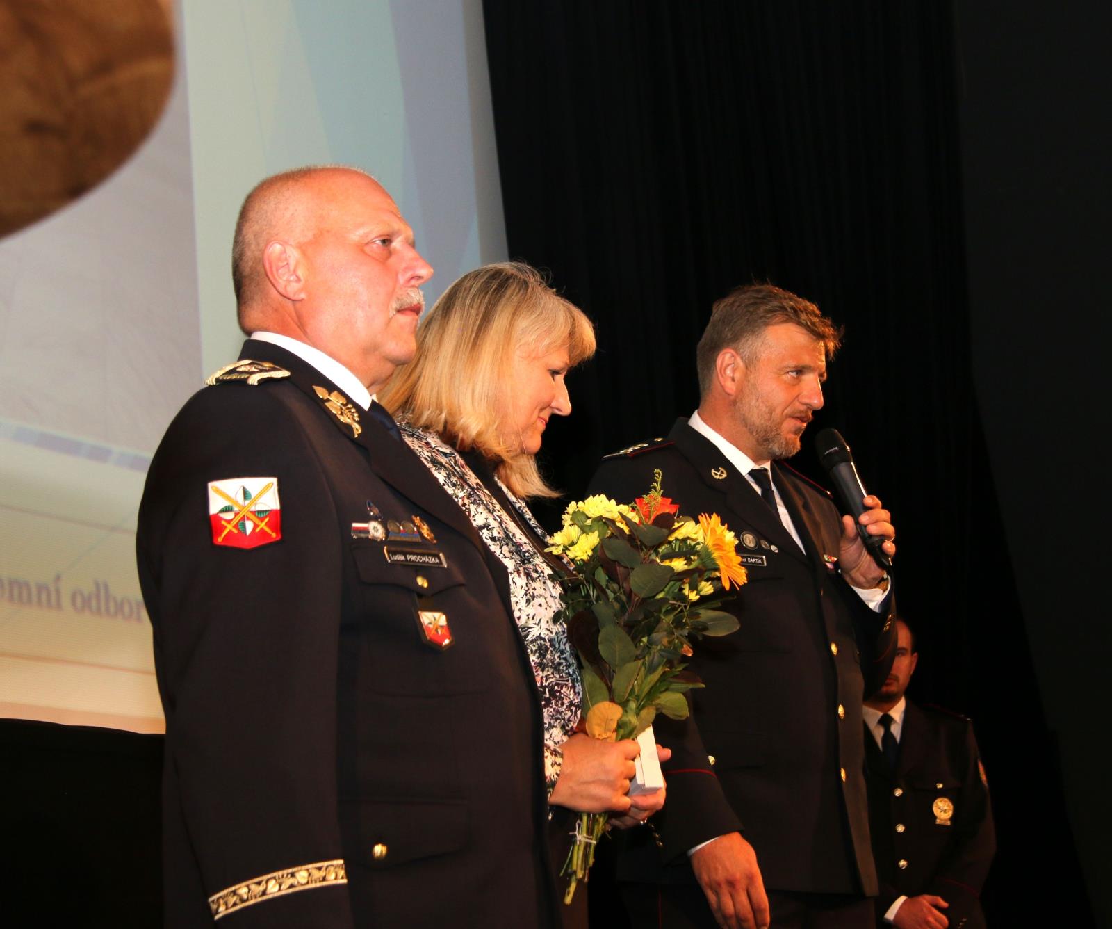 2 brig. gen. Luděk Procházka, starostka Jaroslava Martanová, plk. Pavel Bártík .jpg