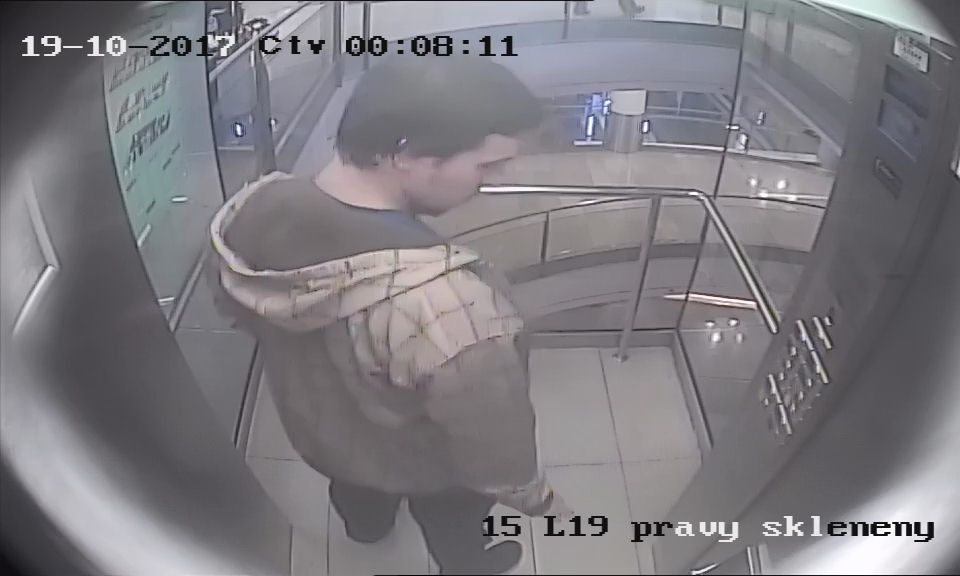 2 foto podezřelý z boku.jpg