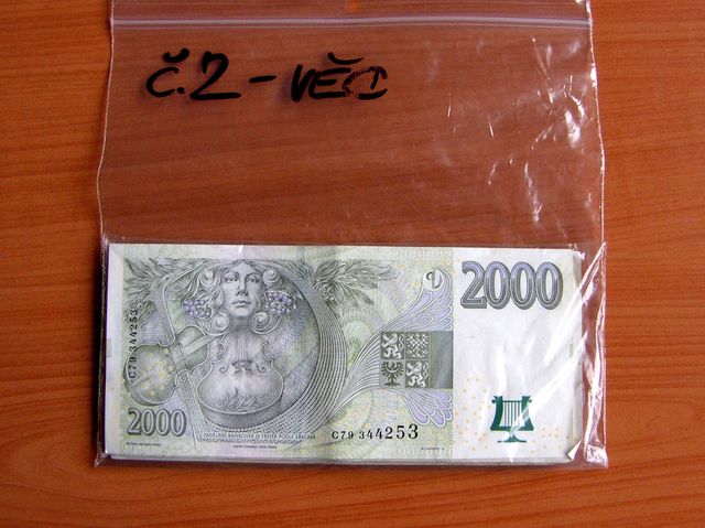 2 loupez benzinka Stare Mesto