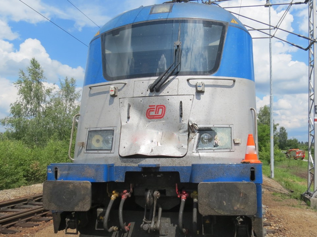 2 nehoda traktor x vlak 2.png