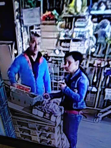 2 nenechavci z tržnice (2).jpg