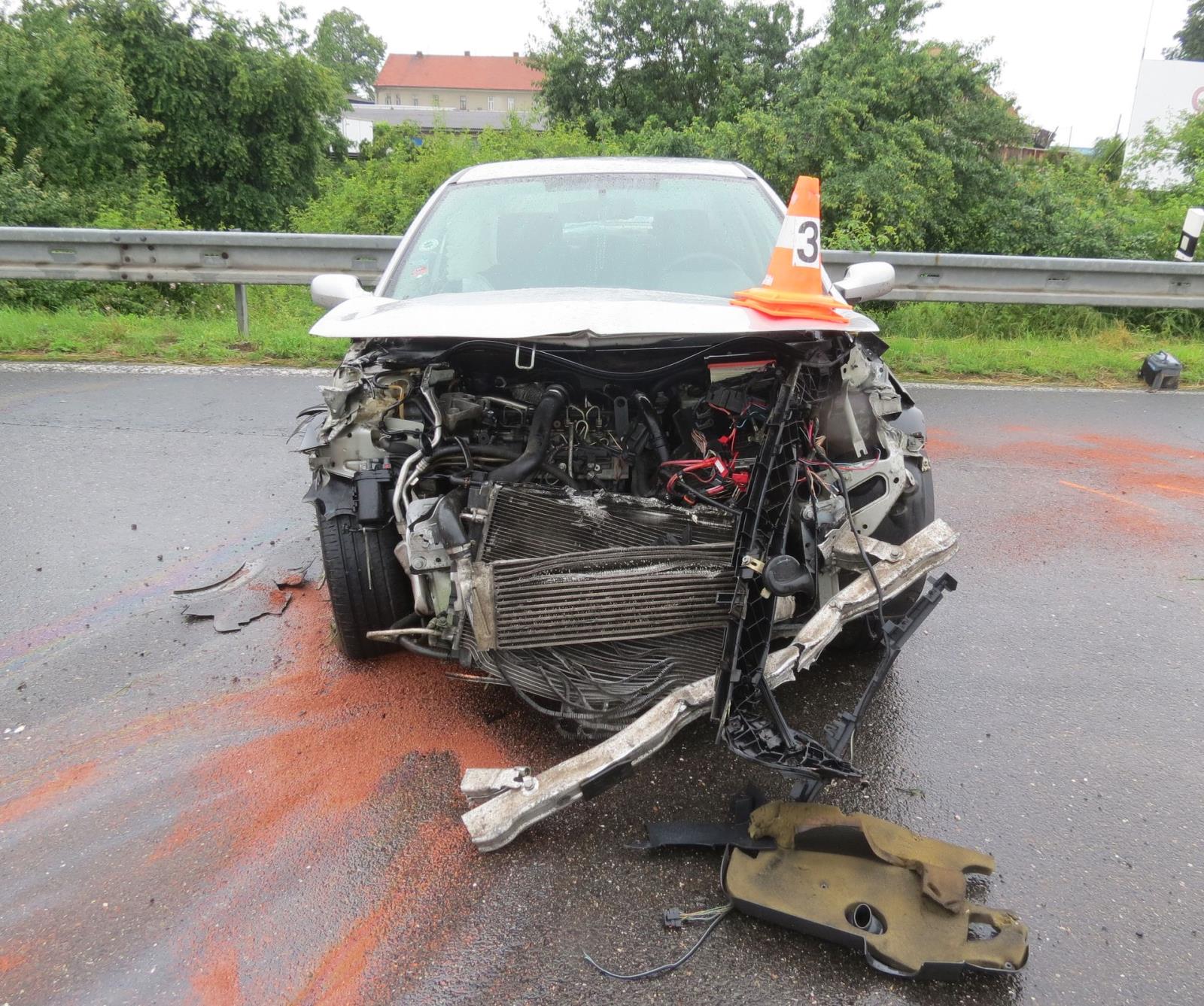 20. 6. D4 smyk na mokré vozovce, škoda 70 tisíc.JPG