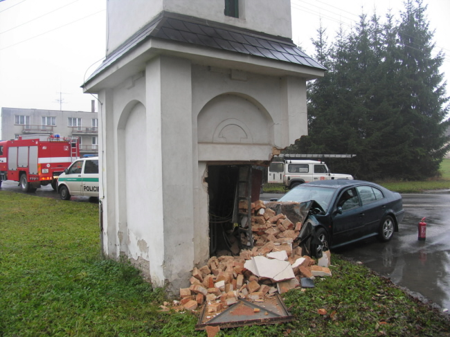 28.10. JC pohled na poškozenou trafostanici.jpg