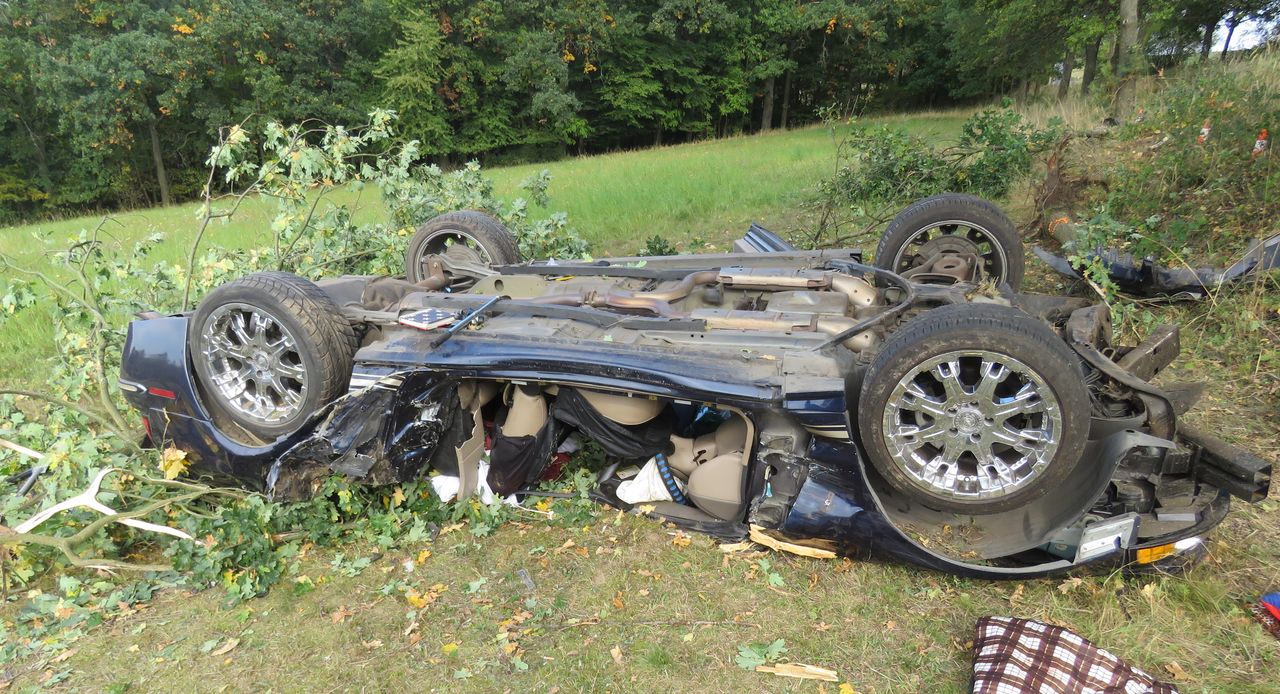 29. 9. Dobříšsko, náraz do stromu, těžké zranění, škoda 310 tisíc.JPG