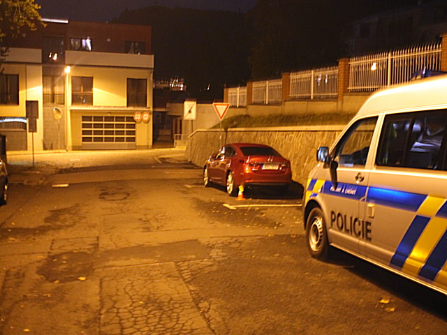 3) Místo DN.