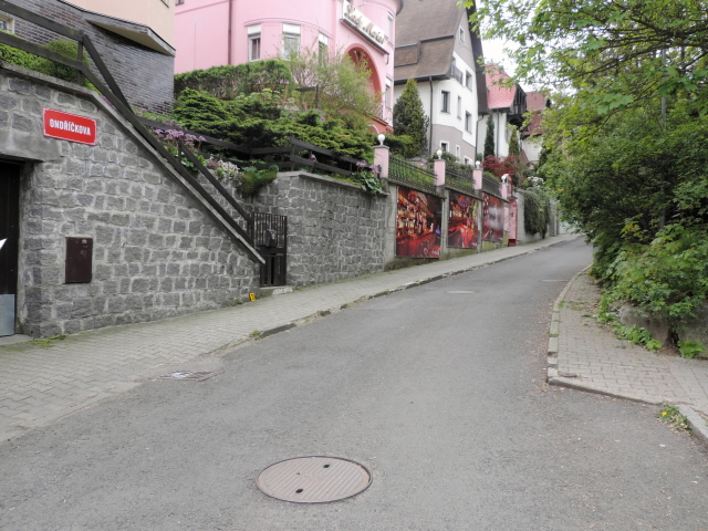 3) Oplocení.