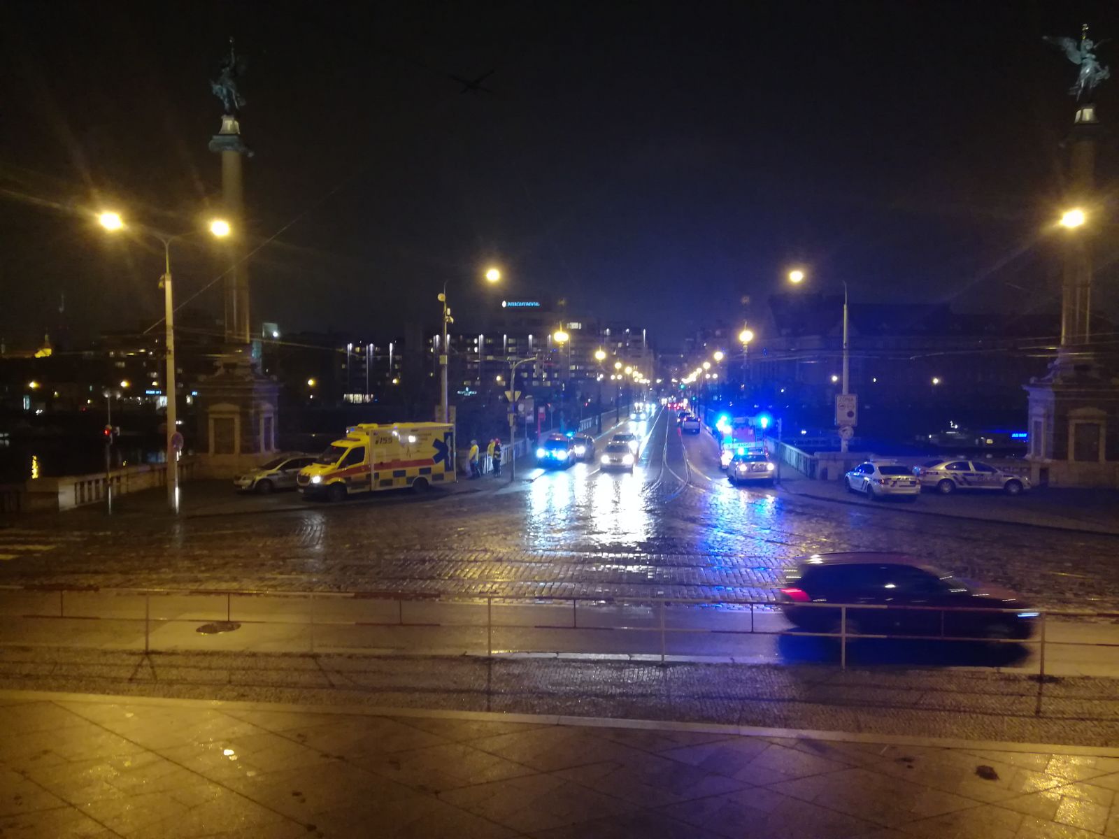 3 Čechův most - vyjednávání (3).jpg