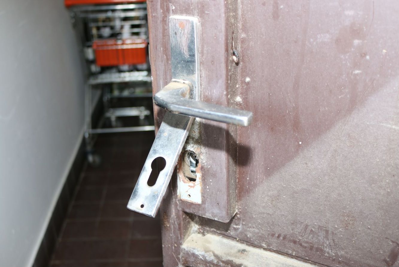 3 Vypáčený zámek.jpg