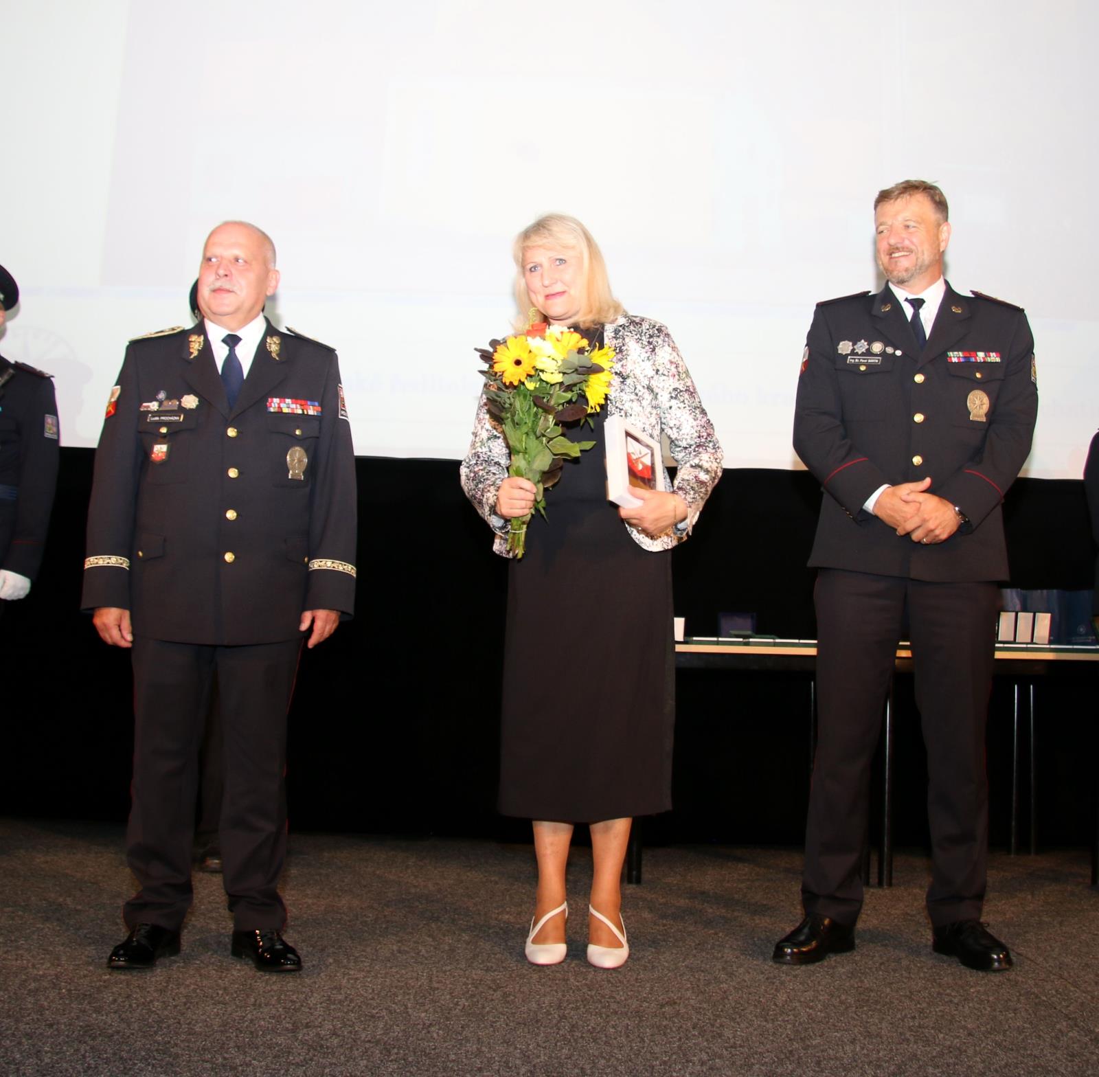3 brig. gen. Luděk Procházka, starostka Jaroslava Martanová, plk. Pavel Bártík.jpg