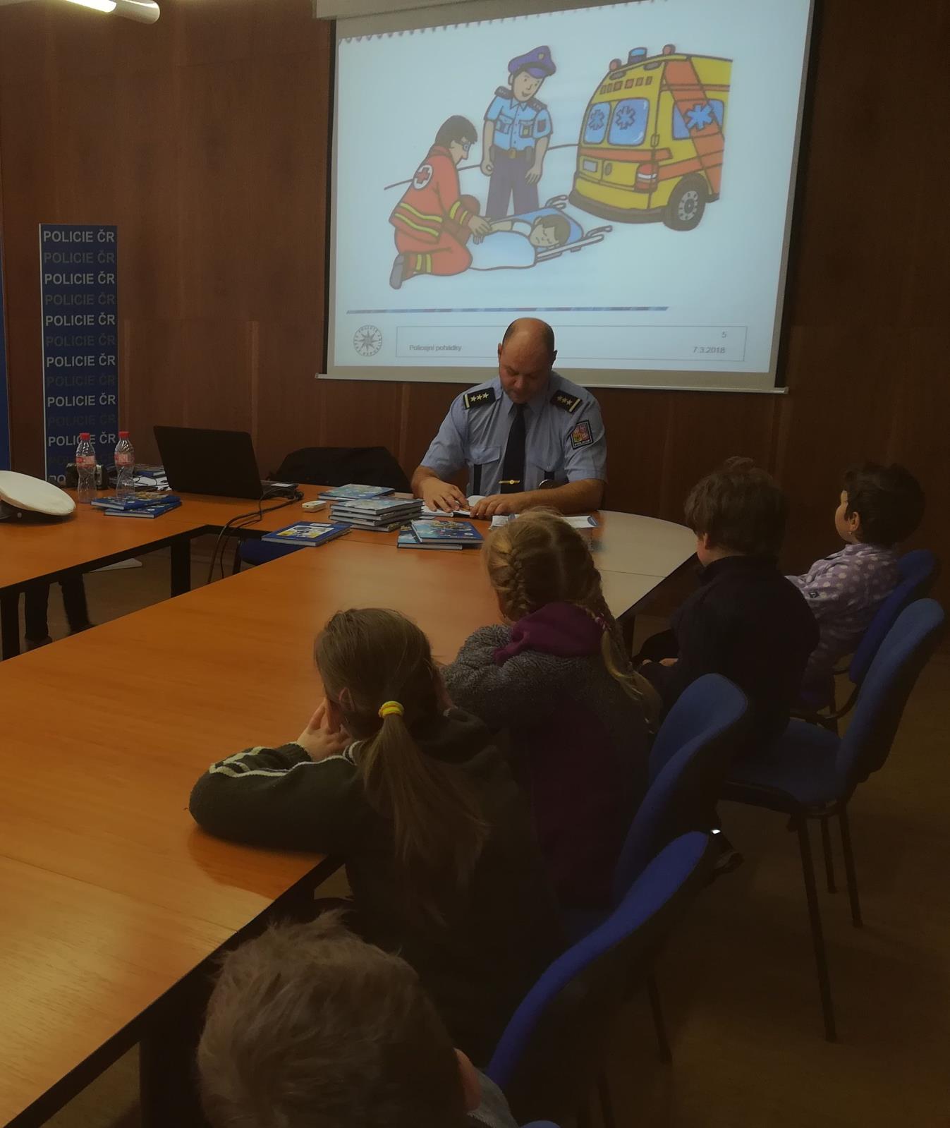 3 čtení policejních pohádek5.jpg