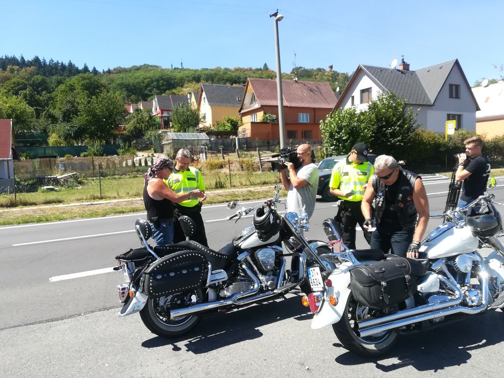 3 motorkáři1.jpg