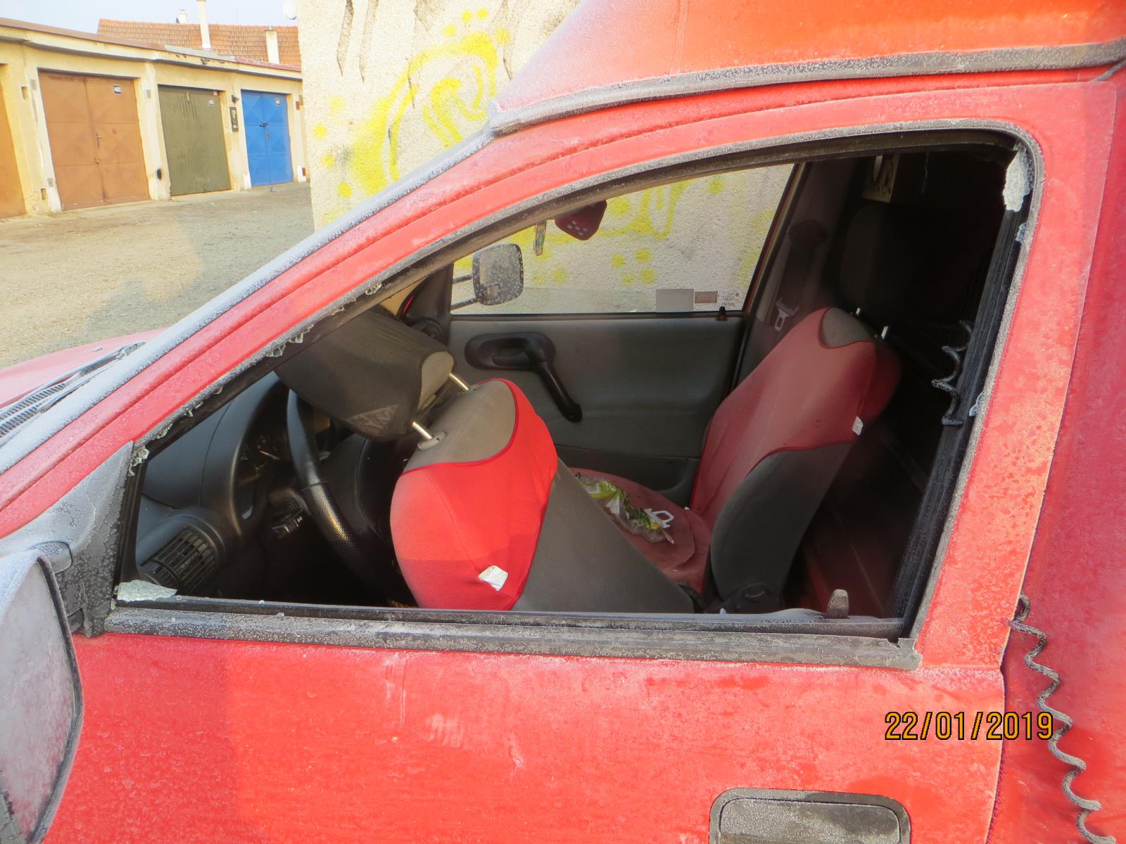 3 okno červené.JPG