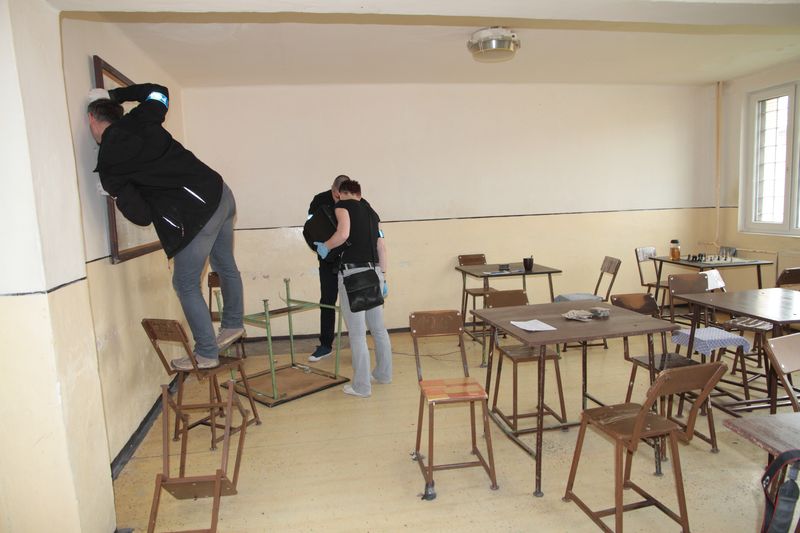 3 prohlídka kulturní místnosti vězňů.JPG